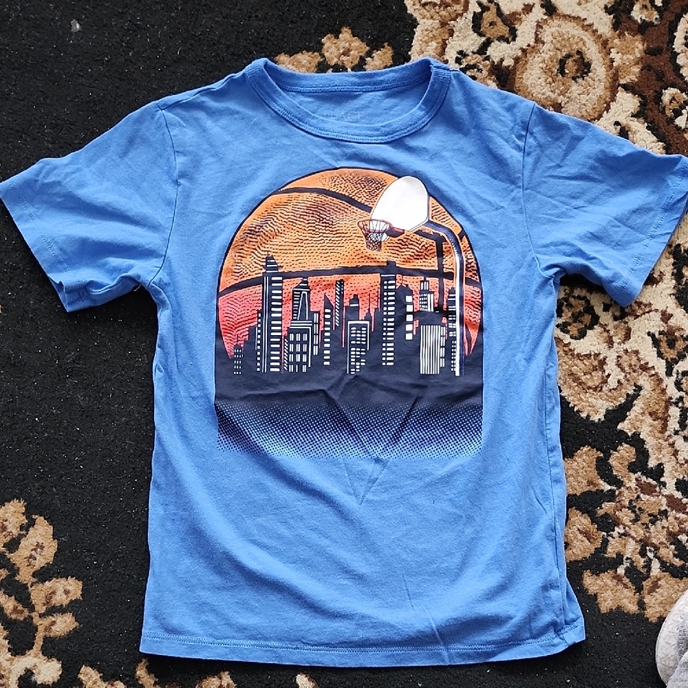 🏀Children's Place Light Blue & Orange Cityscape Basketball Tee; Size:4